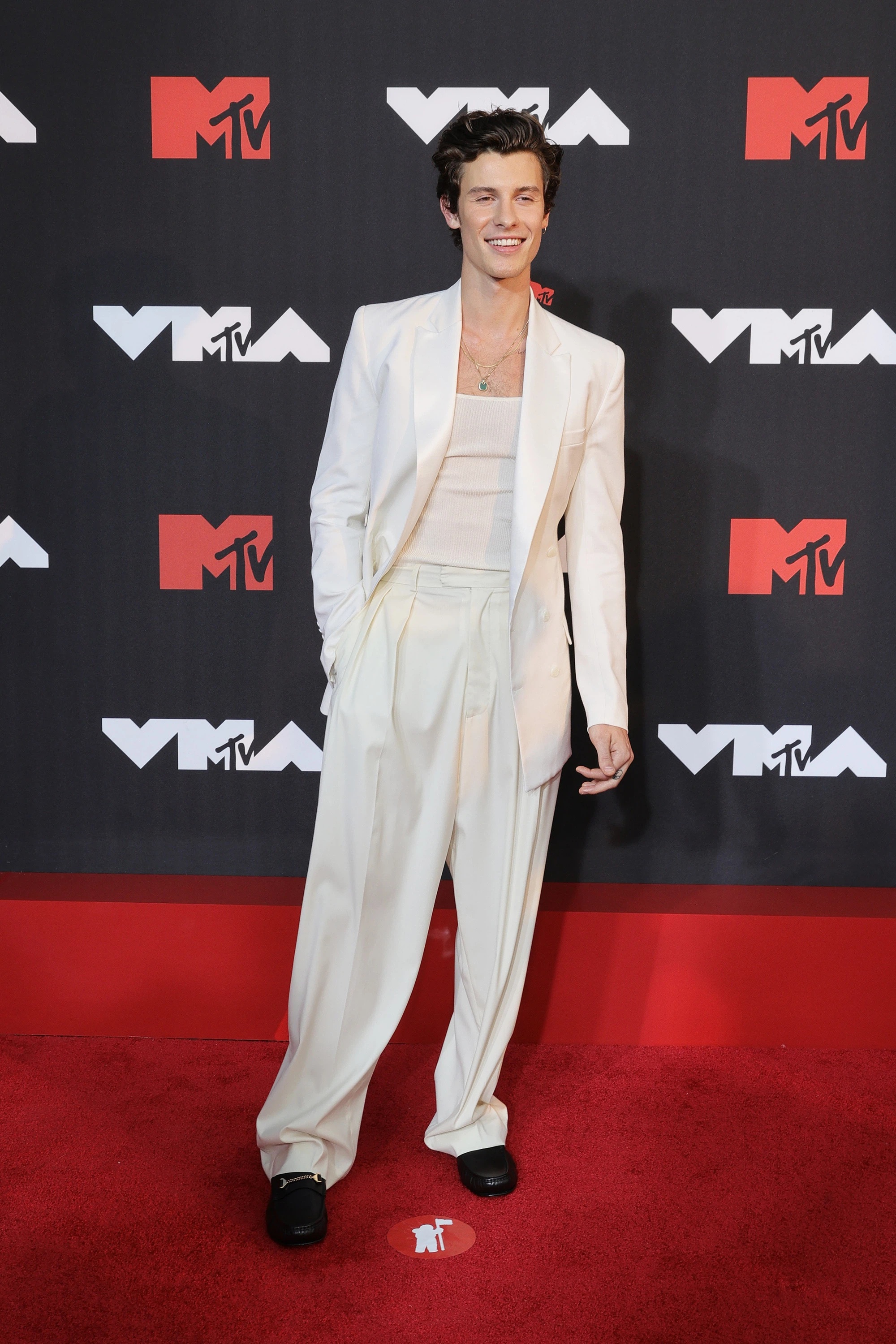Thảm đỏ VMAs 2021 - Ảnh 2. Thảm đỏ VMAs 2021 - Ảnh 2.
