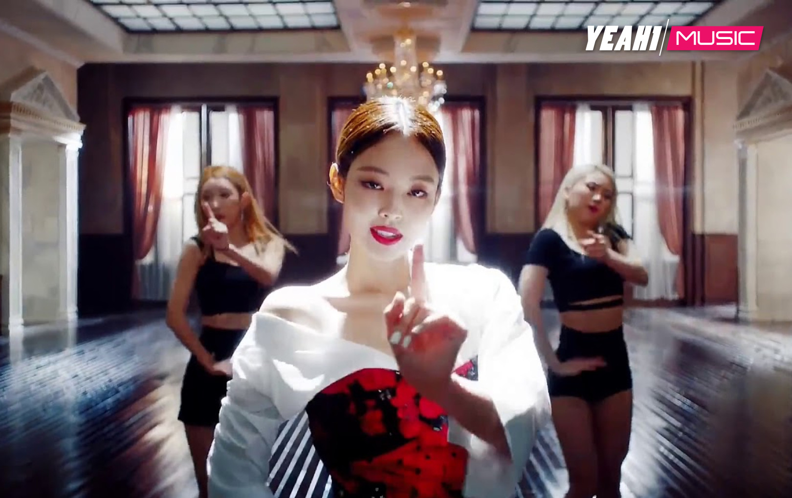 Lisa debut Lalisa - Ảnh 3.