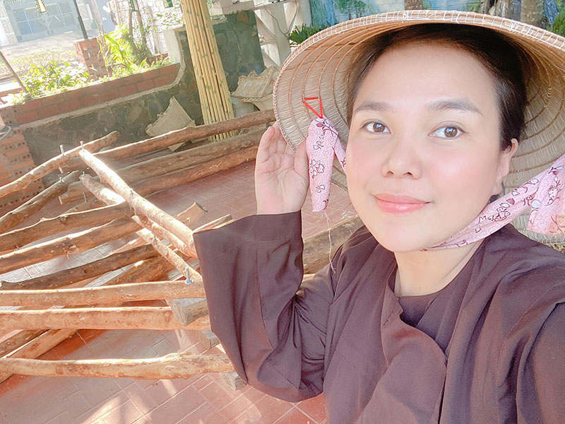 Vụ Giang Kim Cúc bị tố ăn chặn từ thiện: "Xin chớ để sự việc chìm xuồng" - Ảnh 1. Vụ Giang Kim Cúc bị tố ăn chặn từ thiện: "Xin chớ để sự việc chìm xuồng" - Ảnh 1.