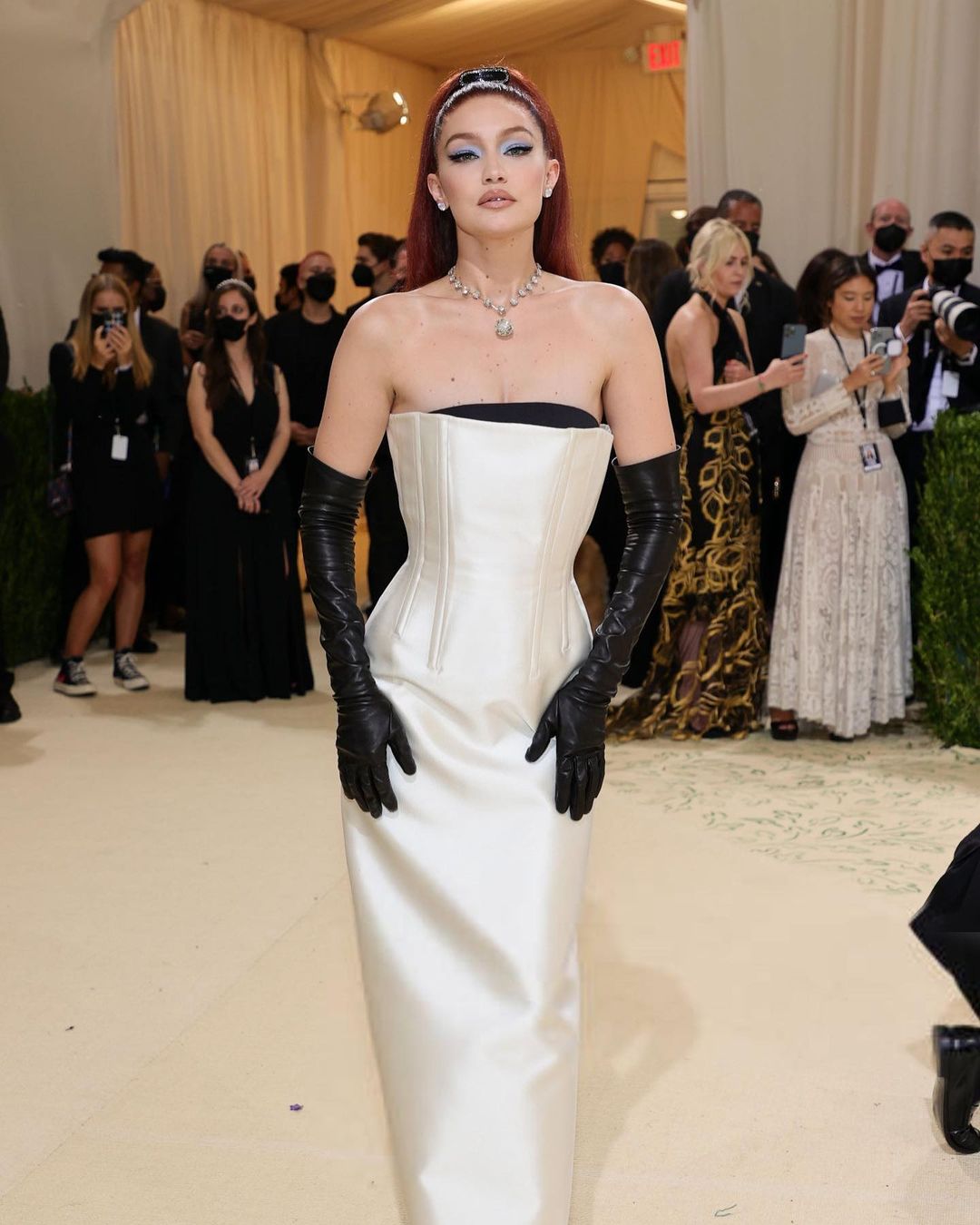 Dàn sao Hollywood gợi cảm trên thảm đỏ Met Gala 2021-9