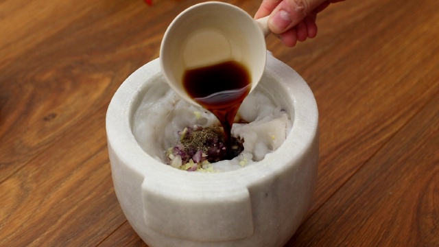 Món này làm 30 phút là xong nhưng ăn được liền cả tuần, kết hợp cùng bún hay cơm đều "xức sắc" - Ảnh 7. Món này làm 30 phút là xong nhưng ăn được liền cả tuần, kết hợp cùng bún hay cơm đều "xức sắc" - Ảnh 7.