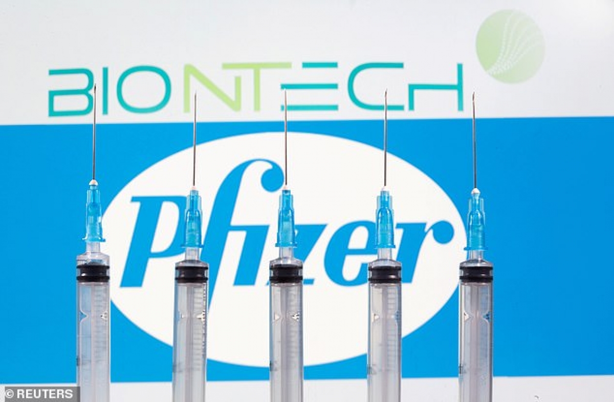 Nhật Bản thu hồi số vaccine Pfizer c&oacute; dị vật - Ảnh 1.