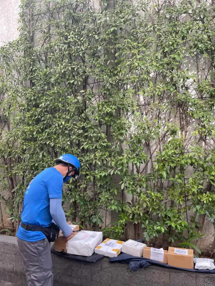 Cộng đồng mạng n&ocirc; nức khoe ảnh nhận h&agrave;ng từ shipper - Ảnh 4.