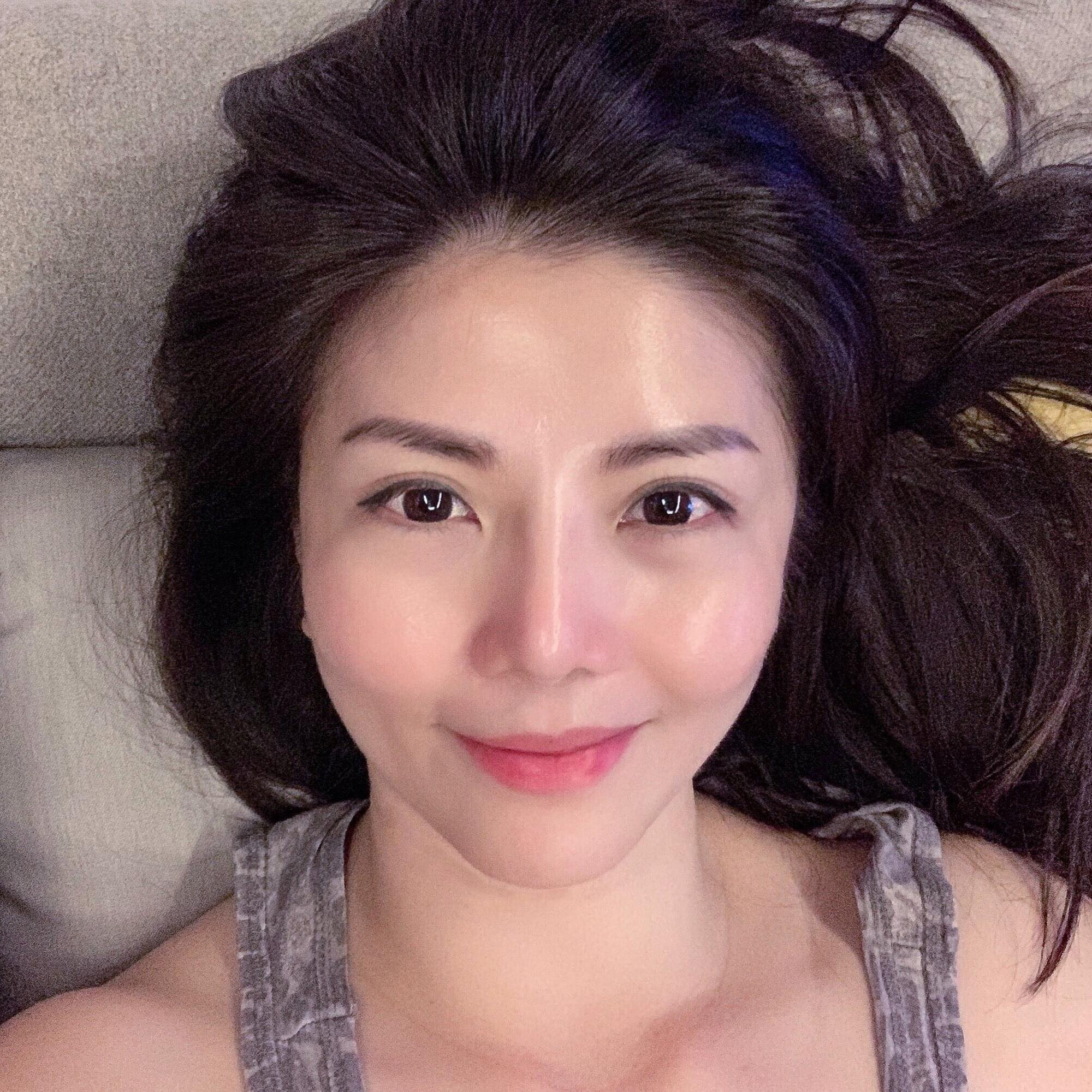 Tưởng l&agrave; g&aacute;i đ&ocirc;i mươi ai ngờ đ&atilde; U50, người phụ nữ khiến hội chị em ph&aacute;t sốt v&igrave; trẻ thật sự, th&oacute;i quen gi&uacute;p trẻ l&acirc;u c&agrave;ng đ&aacute;ng học tập - Ảnh 6.