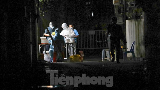 DIỄN BIẾN DỊCH COVID-19 NGÀY 18/9: Trắng đêm xét nghiệm khu dân cư ở Long Biên vì ca nghi nhiễm SARS-CoV-2 - Ảnh 2.