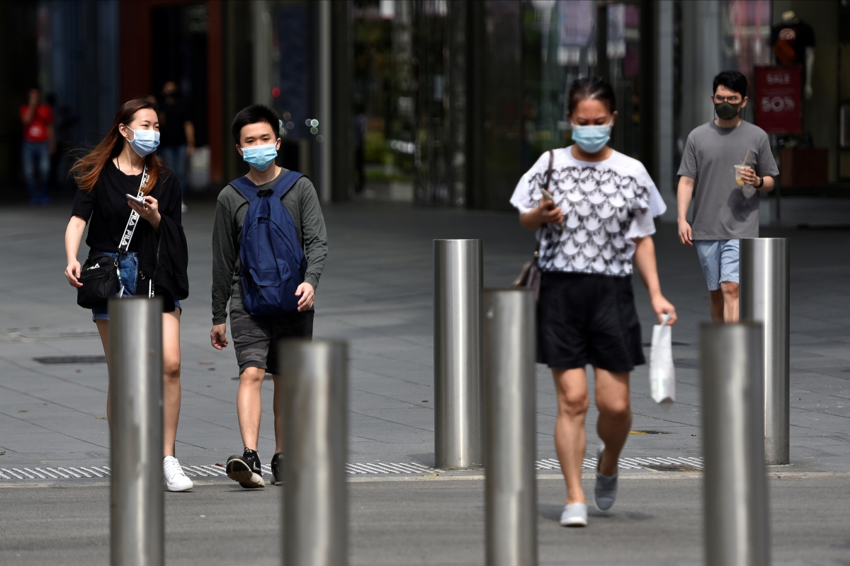 Vì sao không thể xóa sổ Covid-19 và các nước đang sống chung với virus như thế nào? - Ảnh 1. Vì sao không thể xóa sổ Covid-19 và các nước đang sống chung với virus như thế nào? - Ảnh 1.