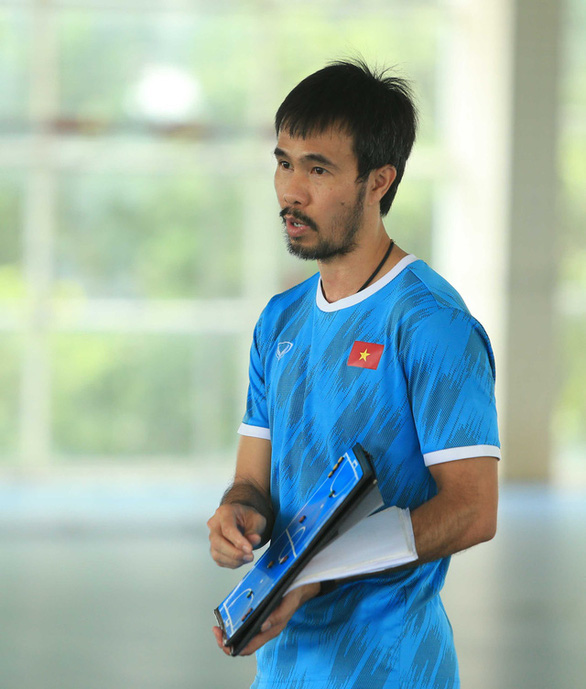 Huấn luyện viên Phạm Minh Giang không may mắc COVID-19 trước trận đấu, ĐT futsal thi đấu kiên cường trước đương kim Á quân - Ảnh 2.