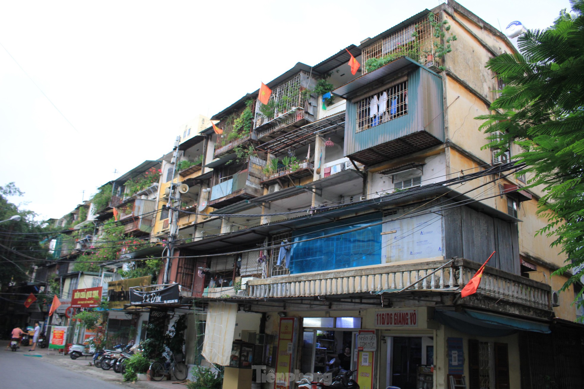 Cận cảnh 4 khu chung cư nguy hiểm cấp D ở Hà Nội sắp được cải tạo - Ảnh 20.