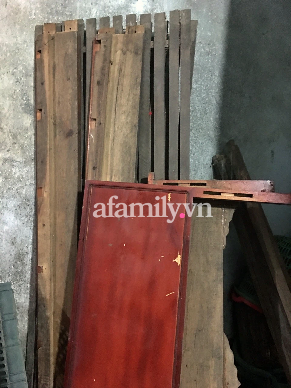 Cận cảnh phòng "thông tắc kinh mạch" của thầy lang chữa hiếm muộn bằng cách "quan hệ" ở Bắc Giang - Ảnh 2. Chiếc giường trong phòng đã được ông Hải tháo dỡ