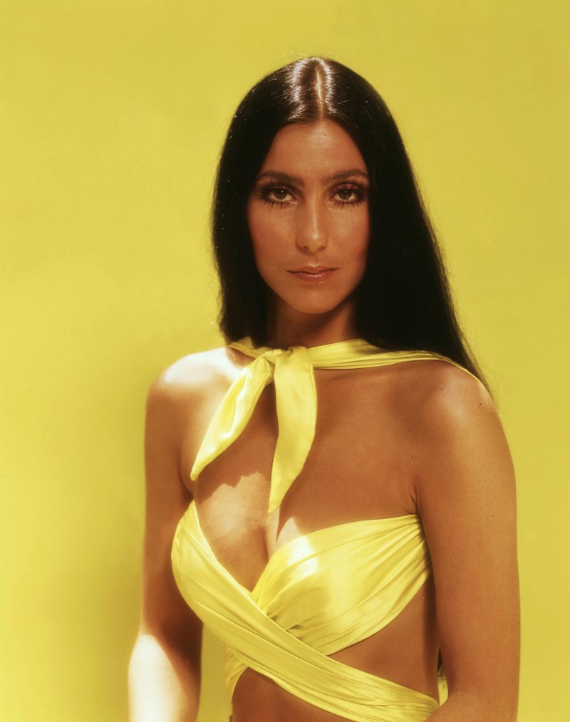Ma cà rồng làng mốt Cher: Bà chúa đồ xuyên thấu, nguồn cảm hứng cho chị em Kendall lẫn Emrata phải copy ở Met Gala - Ảnh 5.