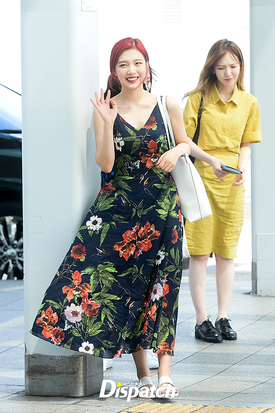 Joy có style sân bay xấu nhất Red Velvet: Thường xuyên lên đồ vừa sến vừa già như &quot;bà thím&quot;, chị em xem mà rút kinh nghiệm - Ảnh 7.