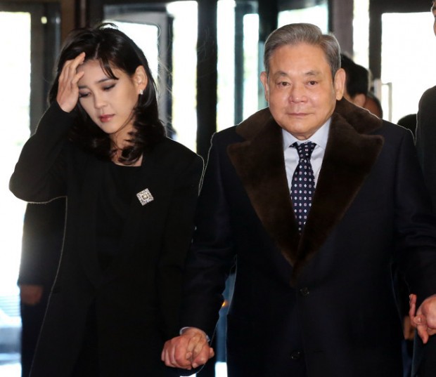Công chúa Huawei và công chúa Samsung: Sự trùng hợp kỳ lạ trong số phận của 2 “nữ cường nhân” đế chế công nghệ hàng đầu châu Á - Ảnh 2.