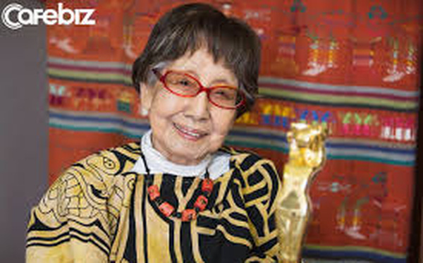 Cuộc sống căng tràn tươi mới của cụ bà lạ lùng nhất Nhật Bản: 71 tuổi đi làm, 96 tuổi thất tình, 100 tuổi đoạt giải thưởng vang dội - Ảnh 1.