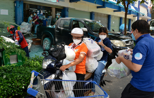 DIỄN BIẾN DỊCH COVID-19 NGÀY 3/9: Yêu cầu thêm giấy tờ đi đường trong thời gian Hà Nội giãn cách - Ảnh 1.