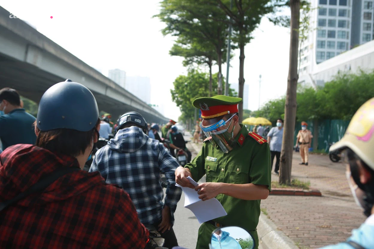 Từ ngày mai Hà Nội triển khai 22 chốt kiểm soát người và phương tiện ra vào thành phố - Ảnh 1.