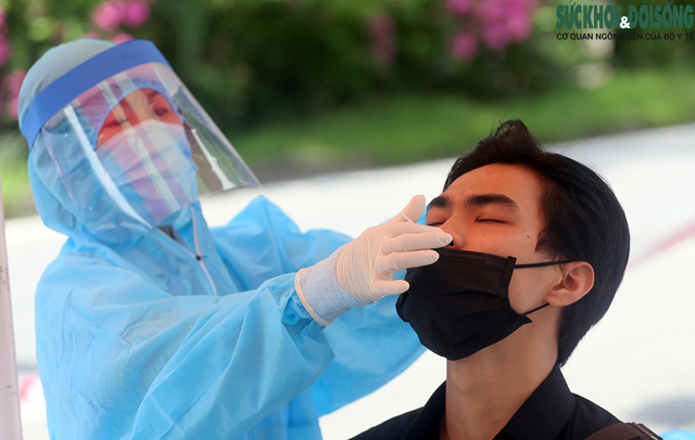 Quyết bóc hết F0, Hà Nội thần tốc lấy 1 triệu mẫu xét nghiệm SARS-CoV-2 trong 3 ngày - Ảnh 1. Quyết bóc hết F0, Hà Nội thần tốc lấy 1 triệu mẫu xét nghiệm SARS-CoV-2 trong 3 ngày - Ảnh 1.