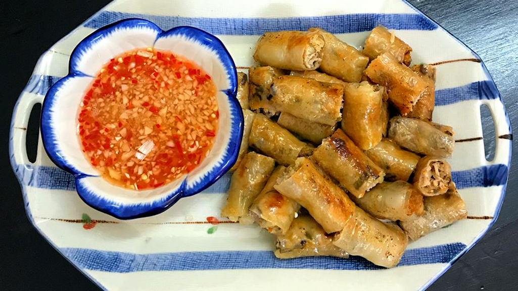 Món nem này trông bình thường nhưng thử làm rồi ăn mới thấy hương vị vô cùng "khác bọt", thơm ngon bất ngờ - Ảnh 1. Món nem này trông bình thường nhưng thử làm rồi ăn mới thấy hương vị vô cùng "khác bọt", thơm ngon bất ngờ - Ảnh 1.