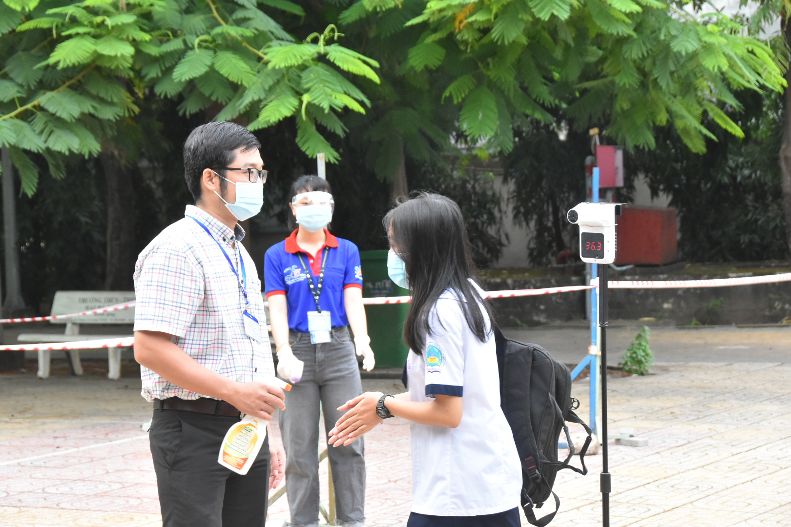 TP HCM: Kh&ocirc;ng vội đ&oacute;n học sinh trở lại trường - Ảnh 1.