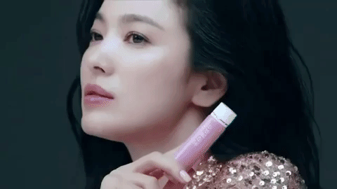 Song Hye Kyo chứng minh đẳng cấp nhan sắc &quot;thượng thừa&quot; qua loạt khoảnh khắc hậu trường - Ảnh 2.