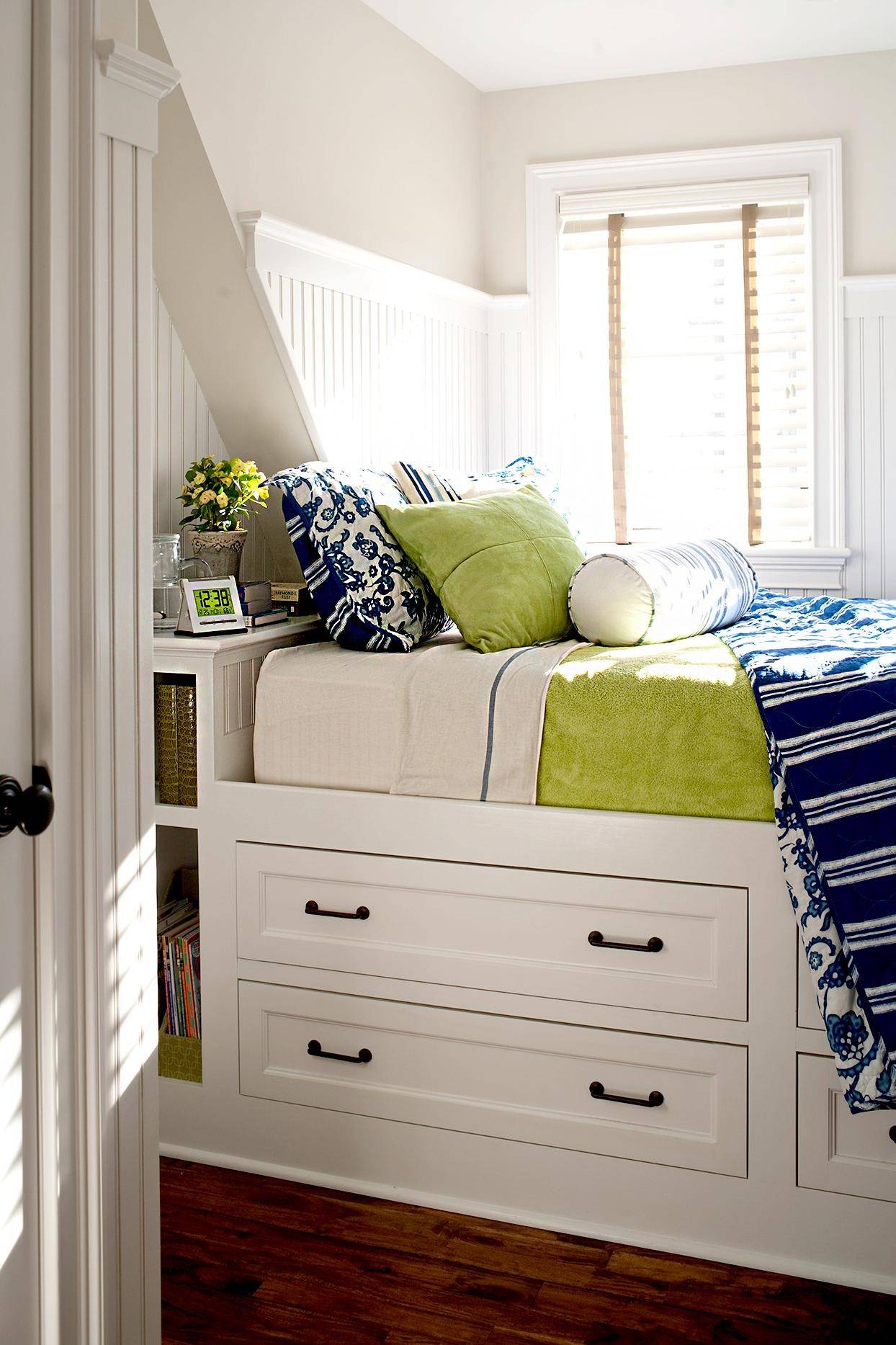 Ý tưởng thiết kế phòng ngủ độc đáo từ việc decor tường đầu giường - Ảnh 3.