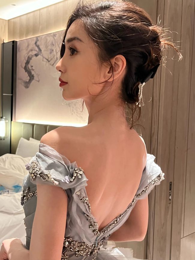 Giật mình với phần lưng của Angelababy, do quá gầy hay hậu quả của tiêm thuốc làm đẹp? - Ảnh 3.