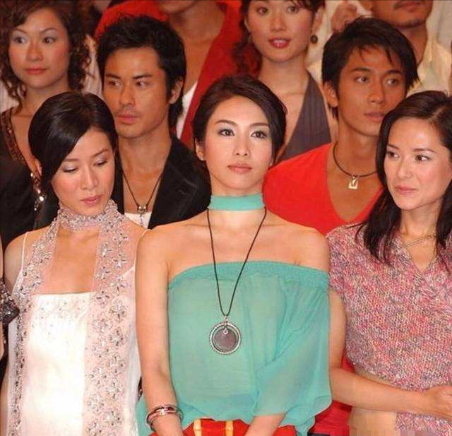 Khoảnh khắc "đệ nhất mỹ nhân TVB" tỏa sảng tới mức Xa Thi Mạn và cựu Hoa hậu Hong Kong cũng phải ngước nhìn - Ảnh 2.