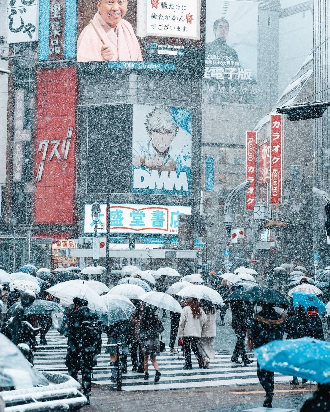 Chùm ảnh: Khung cảnh Tokyo dưới tuyết trắng đẹp đến nao lòng, phảng phất nét buồn tựa cổ tích mùa đông - Ảnh 2. Chùm ảnh: Khung cảnh Tokyo dưới tuyết trắng đẹp đến nao lòng, phảng phất nét buồn tựa cổ tích mùa đông - Ảnh 2.