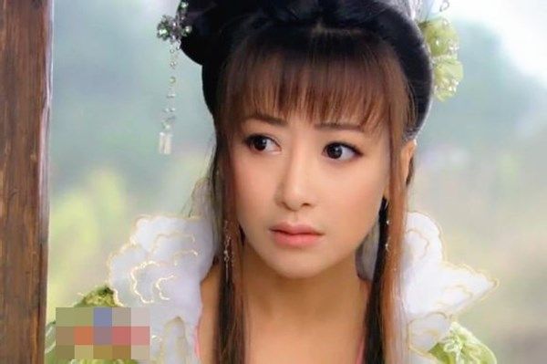 Lộ diện thêm mỹ nữ ở phim của Chung Hán Lương, đẹp không kém Viên Băng Nghiên, còn đóng Thiên long bát bộ - Ảnh 4. Lộ diện thêm mỹ nữ ở phim của Chung Hán Lương, đẹp không kém Viên Băng Nghiên, còn đóng Thiên long bát bộ - Ảnh 4.
