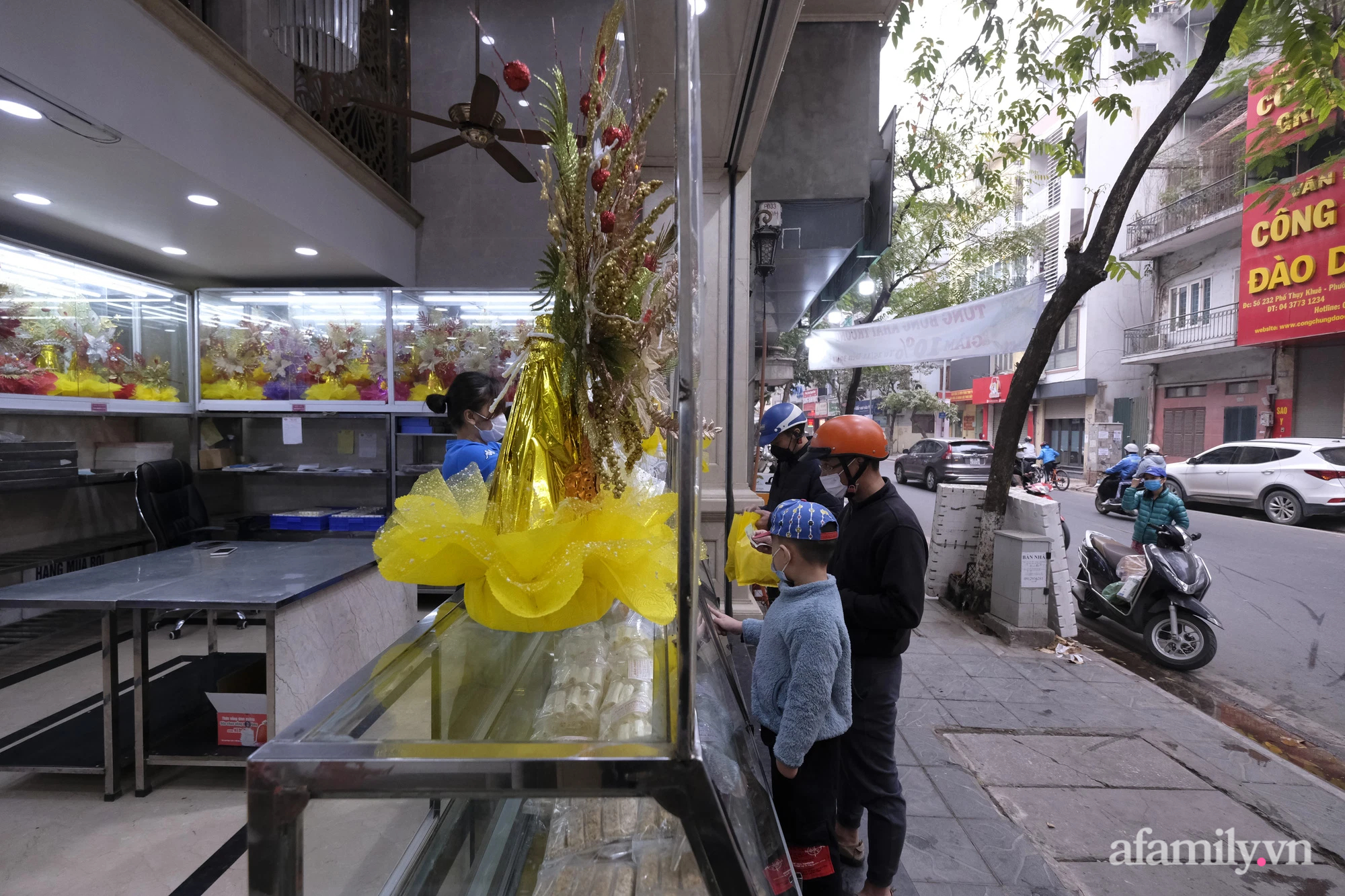 Hà Nội đến lúc nên dừng việc cấm hoạt động bán ăn uống tại chỗ tại quận, huyện "vùng cam" - Ảnh 4.
