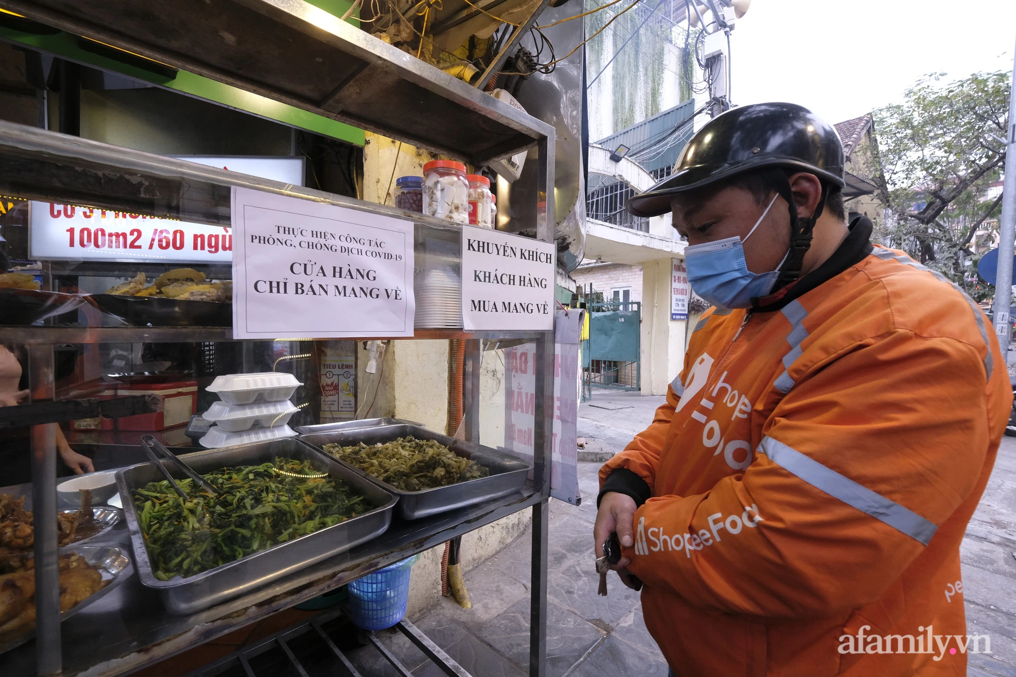 Hà Nội đến lúc nên dừng việc cấm hoạt động bán ăn uống tại chỗ tại quận, huyện &quot;vùng cam&quot; - Ảnh 2.