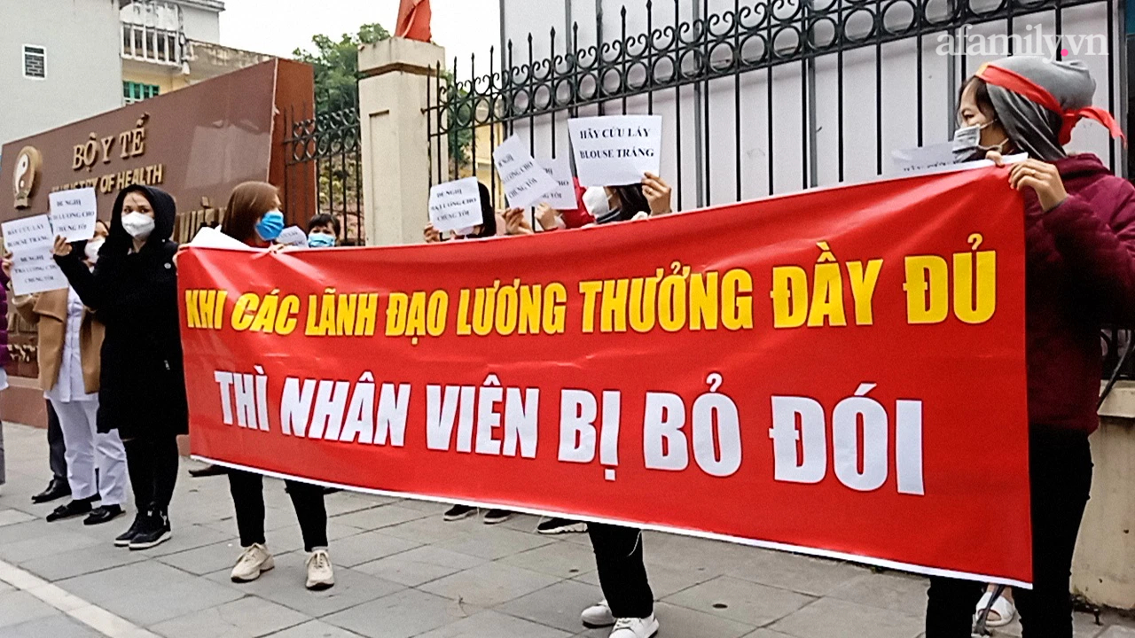 Hàng trăm nhân viên y tế ở Hà Nội xuống đường kêu cứu vì bị nợ lương: Lãnh đạo bệnh viện nói gì? - Ảnh 5.