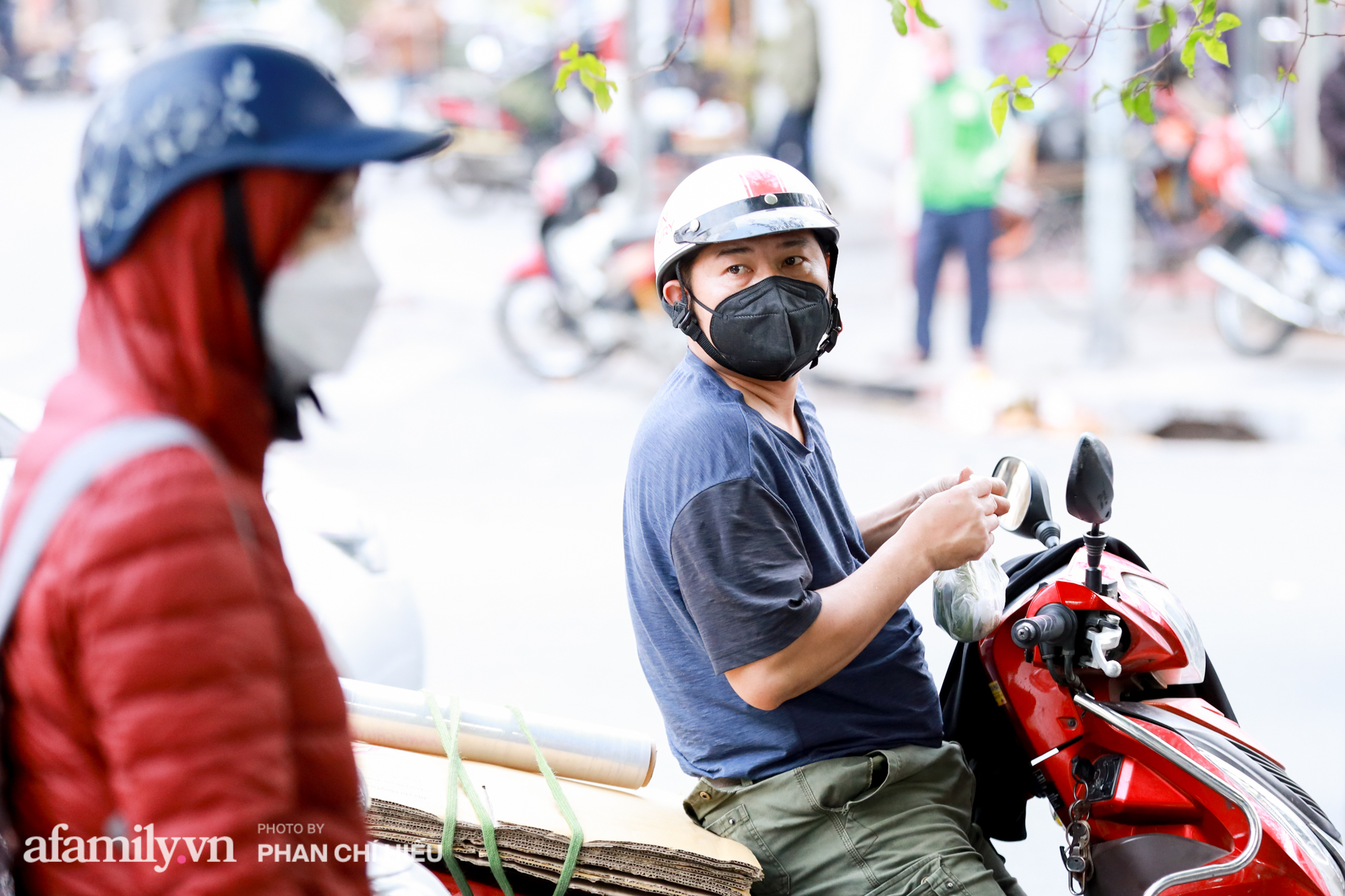 Người phụ nữ tay trắng tạo nên thương hiệu bánh khúc nổi tiếng nhất nhì Hà Nội nhờ "quan điểm khác người" về kinh doanh - Ảnh 8. Người phụ nữ tay trắng tạo nên thương hiệu bánh khúc nổi tiếng nhất nhì Hà Nội nhờ "quan điểm khác người" về kinh doanh - Ảnh 8.