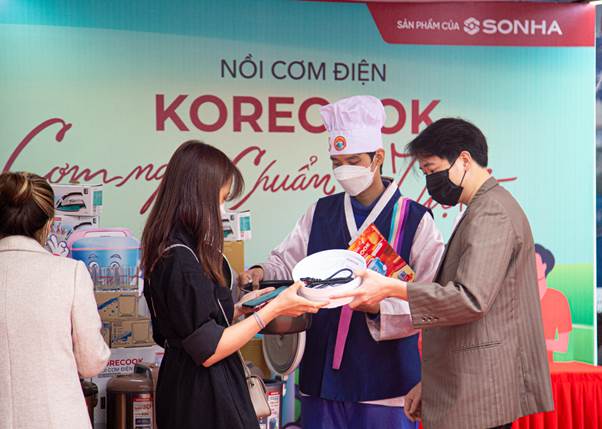 Tập đoàn Sơn Hà ra mắt sản phẩm Nồi cơm điện KORECOOK tại Trung tâm điện máy Pico - Ảnh 3.