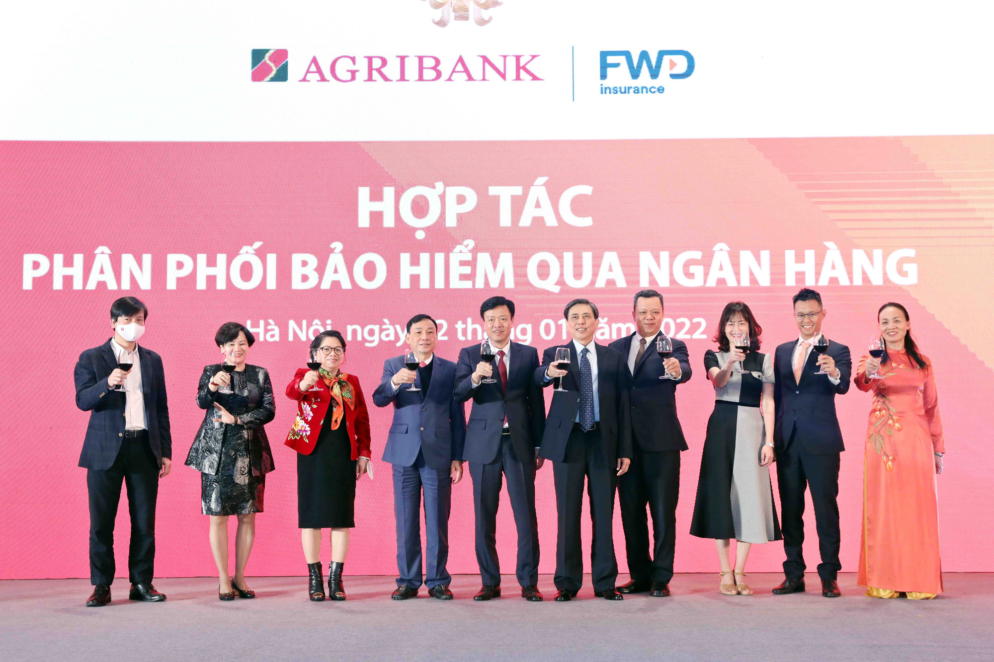 FWD Việt Nam triển khai hợp tác phân phối bảo hiểm qua ngân hàng - Ảnh 4.