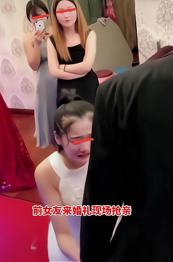 Cô gái đến hôn lễ của bạn trai cũ khóc lóc đòi quay lại, dân mạng biết được nguyên nhân chia tay liền lên tiếng: Có điên mới cưới cô! - Ảnh 2. Cô gái đến hôn lễ của bạn trai cũ khóc lóc đòi quay lại, dân mạng biết được nguyên nhân chia tay liền lên tiếng: Có điên mới cưới cô! - Ảnh 2.