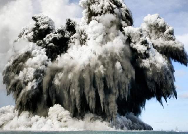 Núi lửa phun trào ở Tonga, thiệt hại diện rộng - Ảnh 2.