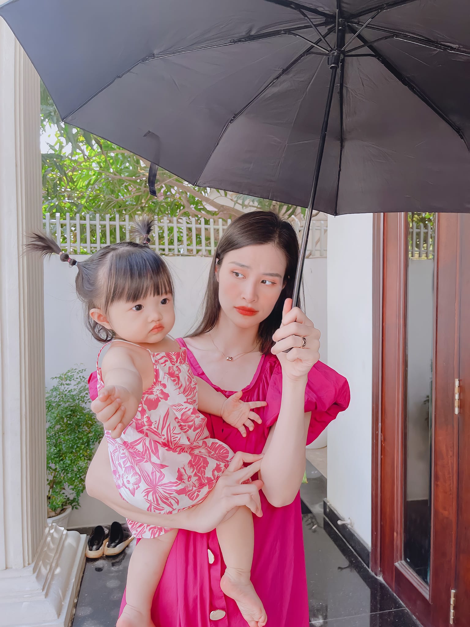 Mẹ con sao Việt chăm diện đồ đôi, dịu dàng lẫn cá tính hết nấc đúng chuẩn ''đời này nhất định phải có một cô con gái'' - Ảnh 11.