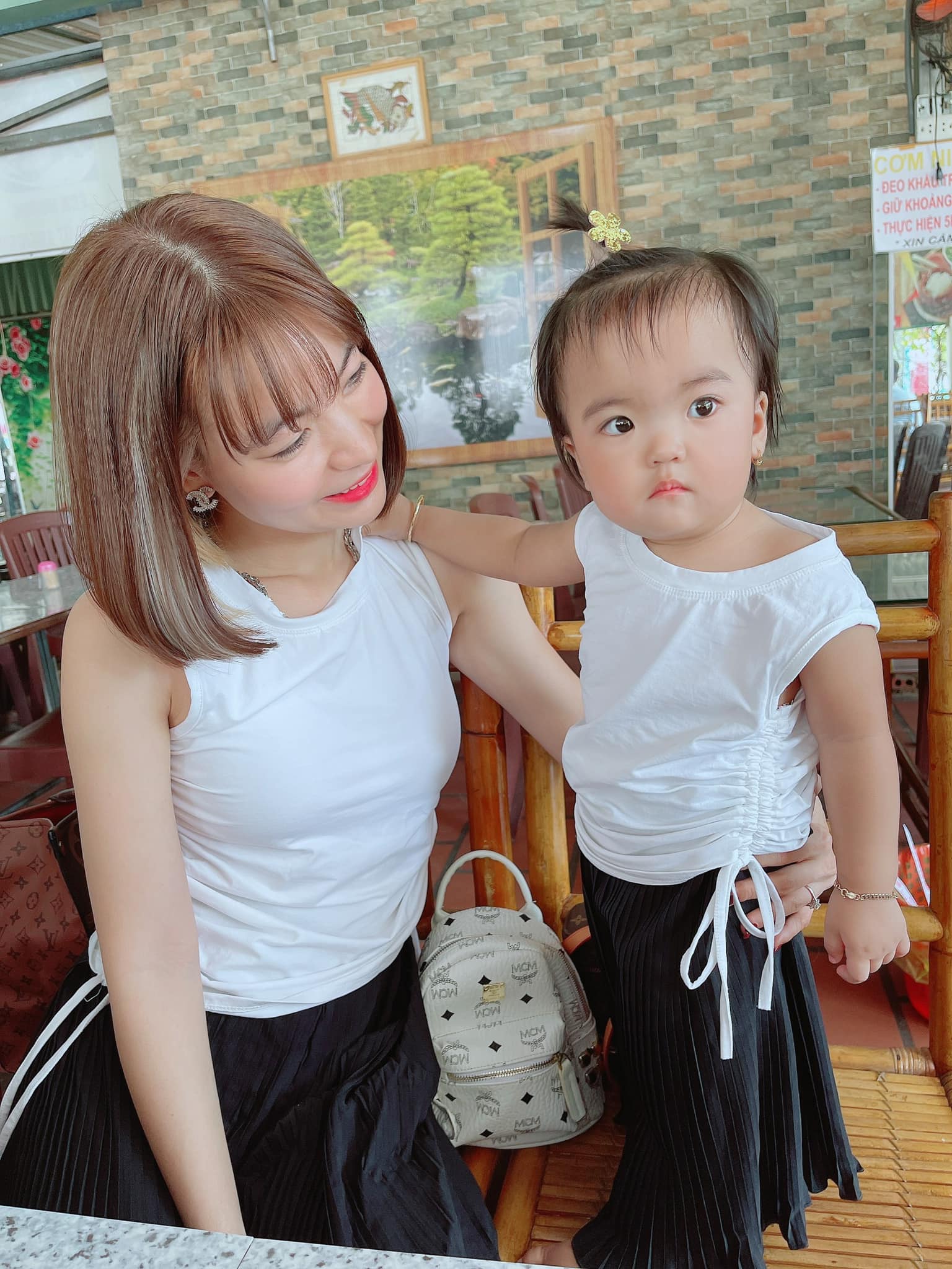 Mẹ con sao Việt chăm diện đồ đôi, dịu dàng lẫn cá tính hết nấc đúng chuẩn ''đời này nhất định phải có một cô con gái'' - Ảnh 18.
