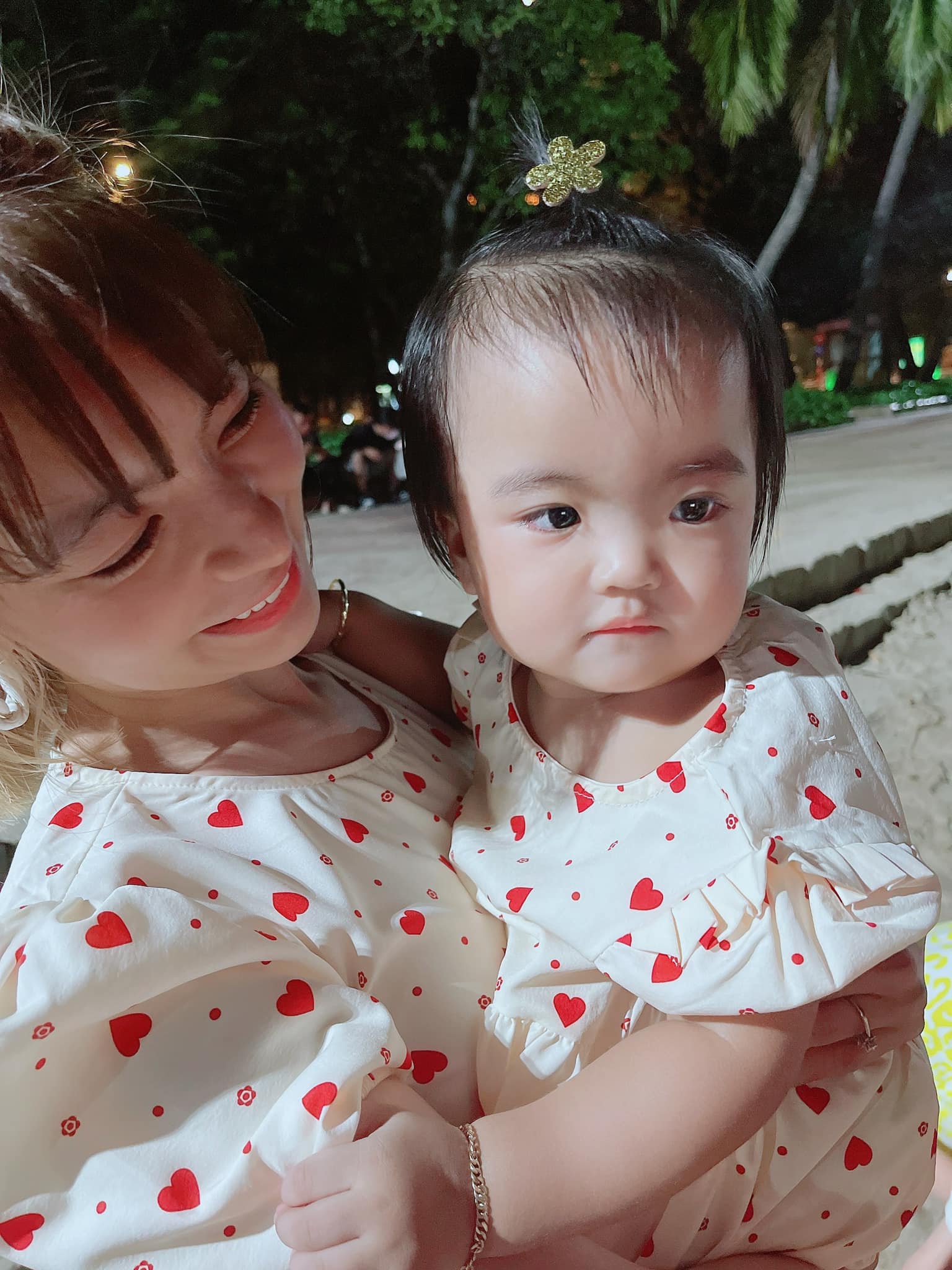 Mẹ con sao Việt chăm diện đồ đôi, dịu dàng lẫn cá tính hết nấc đúng chuẩn ''đời này nhất định phải có một cô con gái'' - Ảnh 19.