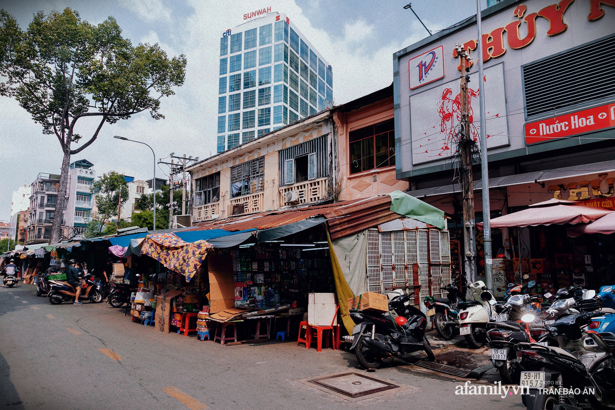 Tiểu thương chợ cũ Tôn Thất Đạm &quot;buồn hiu&quot; chờ thông tin chính thức giải tỏa, có người &quot;lẫy hờn&quot; không muốn nhắc - Ảnh 4.