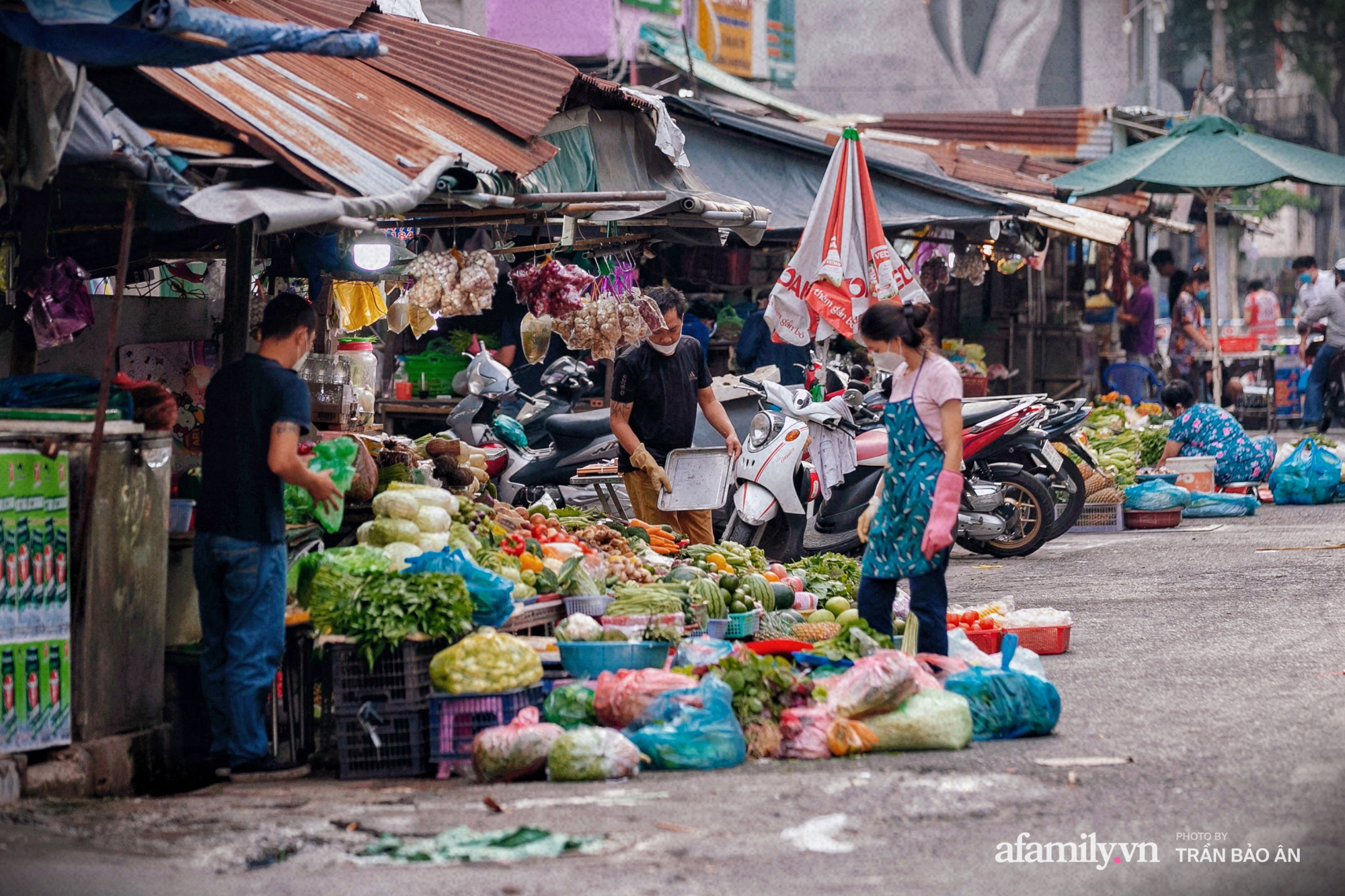 Tiểu thương chợ cũ Tôn Thất Đạm &quot;buồn hiu&quot; chờ thông tin chính thức giải tỏa, có người &quot;lẫy hờn&quot; không muốn nhắc - Ảnh 3.