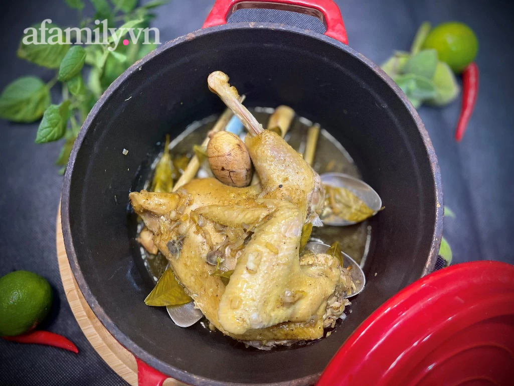 Luộc g&agrave; kh&ocirc;ng cần nước: Chỉ d&ugrave;ng th&igrave;a inox m&agrave; c&oacute; g&agrave; luộc ngon xuất sắc! - Ảnh 11.