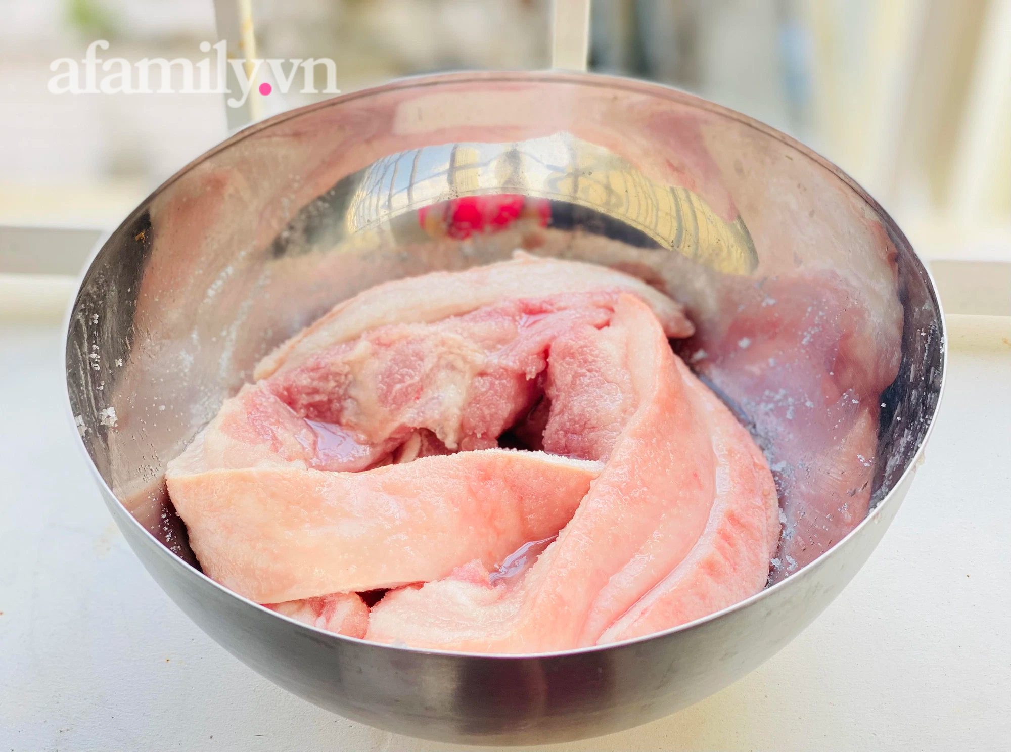 2 kiểu l&agrave;m thịt ba chỉ ng&acirc;m mắm cực ngon: C&aacute;c mẹ ghim ngay để chuẩn bị sẵn s&agrave;ng đ&oacute;n Tết! - Ảnh 3.