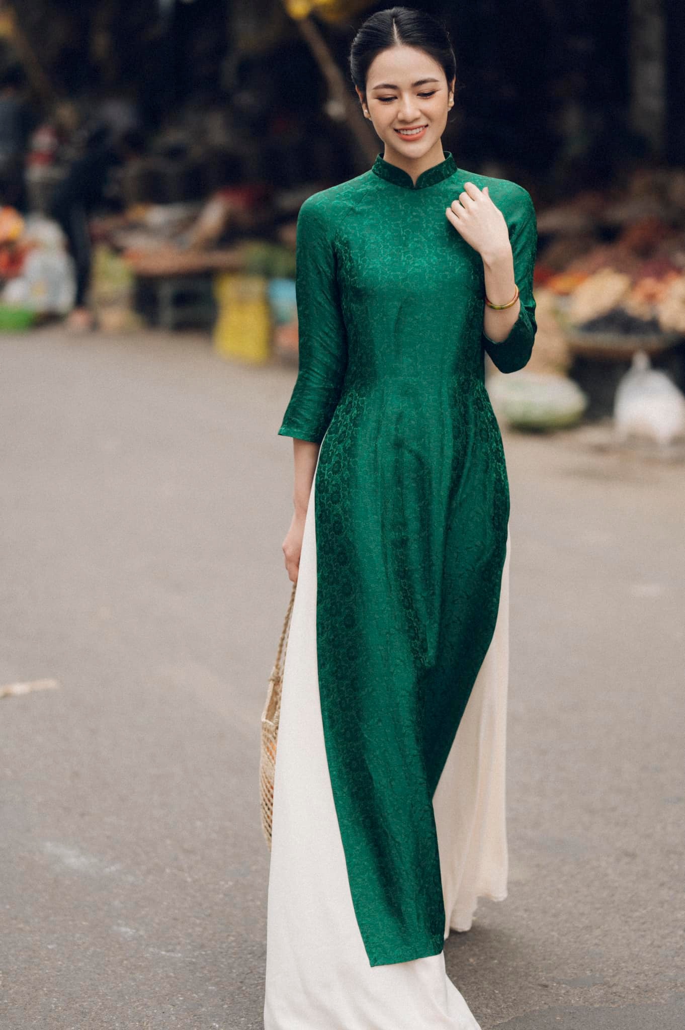 Nữ phụ bị ghét nhất "Hương Vị Tình Thân" bất ngờ tung bộ ảnh áo dài Tết Nhâm Dần xao xuyến lòng người - Ảnh 5. Nữ phụ bị ghét nhất "Hương Vị Tình Thân" bất ngờ tung bộ ảnh áo dài Tết Nhâm Dần xao xuyến lòng người - Ảnh 5.