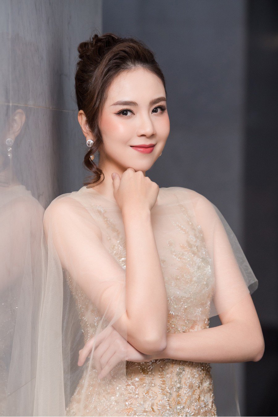 MC Mai Ngọc nghiến răng diện outfit hở bạo nhất nhì sự nghiệp, tiết lộ sự thật đau thương đằng sau tấm váy đẹp - Ảnh 6.