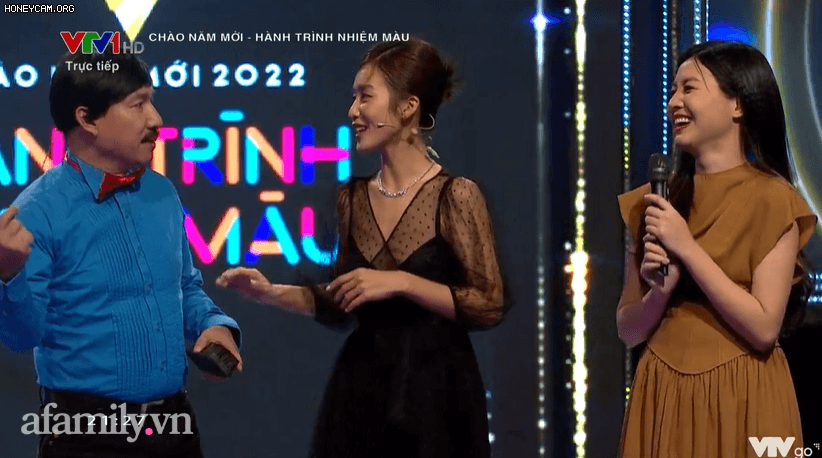 VTV Awards: Chương trình hơi lỗi nhưng fan vẫn hài lòng với khoảnh khắc Thanh Sơn - Khả Ngân được gọi là vợ chồng trên sân khấu - Ảnh 4.
