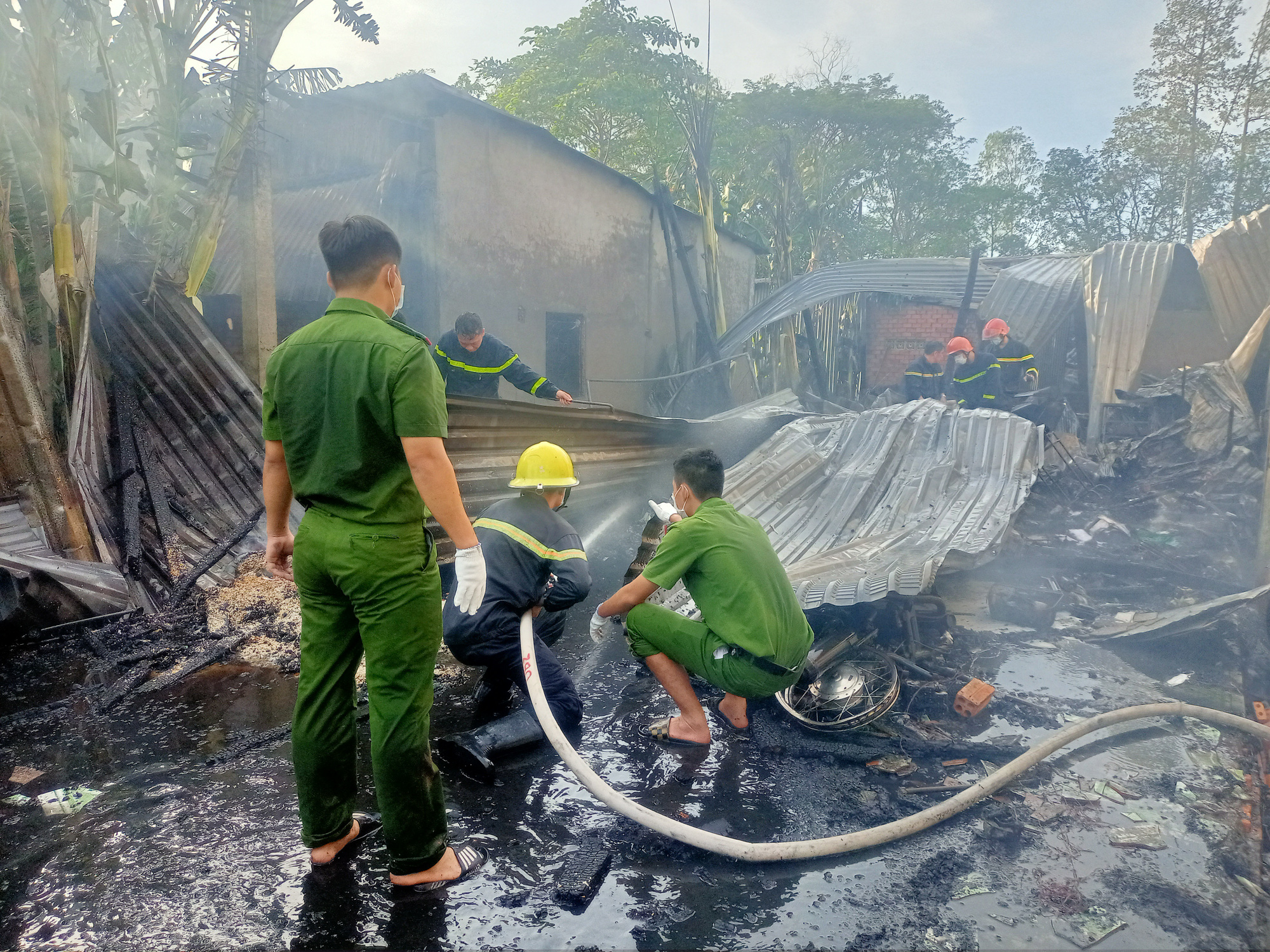 Ma men điên cuồng đốt nhà mẹ ruột cháy ra tro - Ảnh 1.