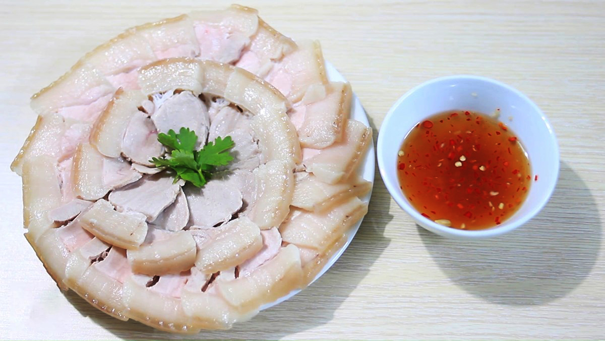 Mách chị em cách luộc thịt ba chỉ không cần dùng nước cực đơn giản, nhanh gọn - Ảnh 7. Mách chị em cách luộc thịt ba chỉ không cần dùng nước cực đơn giản, nhanh gọn - Ảnh 7.