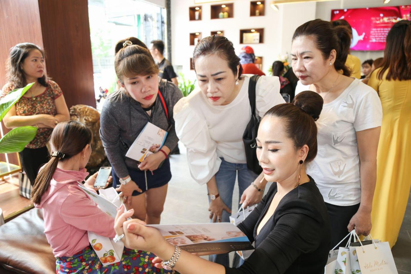 Hale Malie nỗ lực để lại ấn tượng bằng chất lượng sản phẩm và dịch vụ - Ảnh 1.