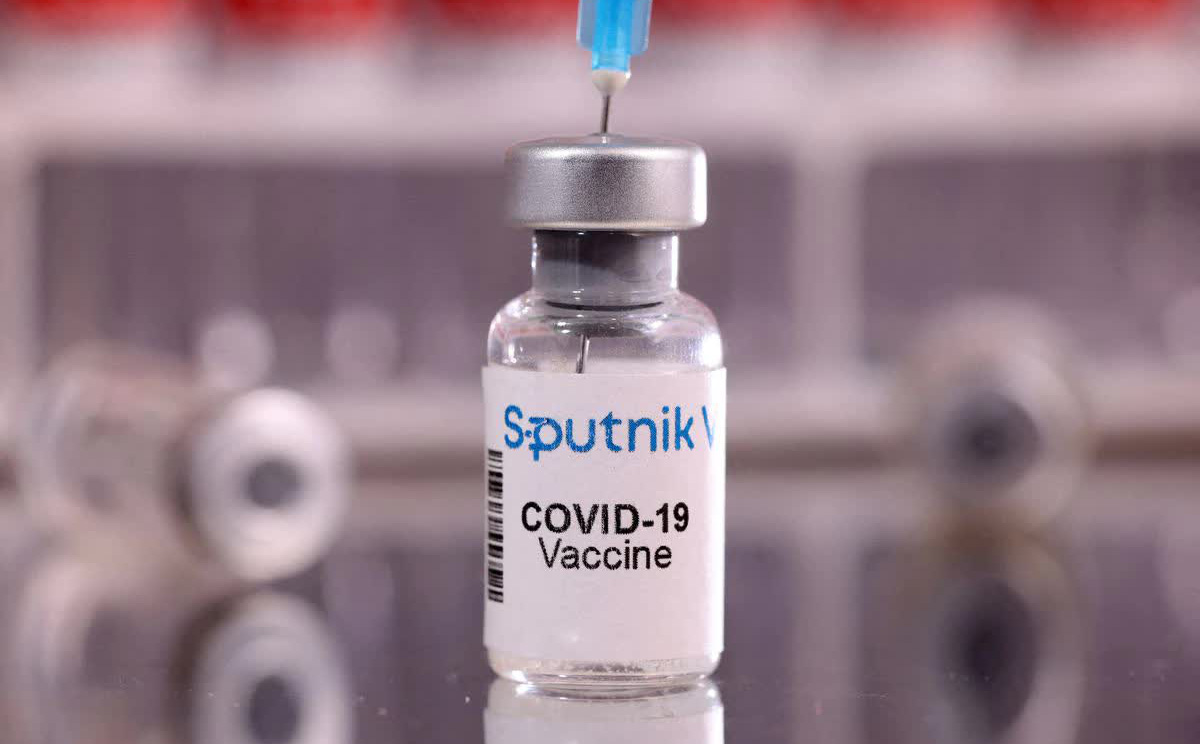 Nghiên cứu mới từ Nga: Vaccine Sputnik V chống lại Omicron tốt hơn vaccine Pfizer - Ảnh 1.